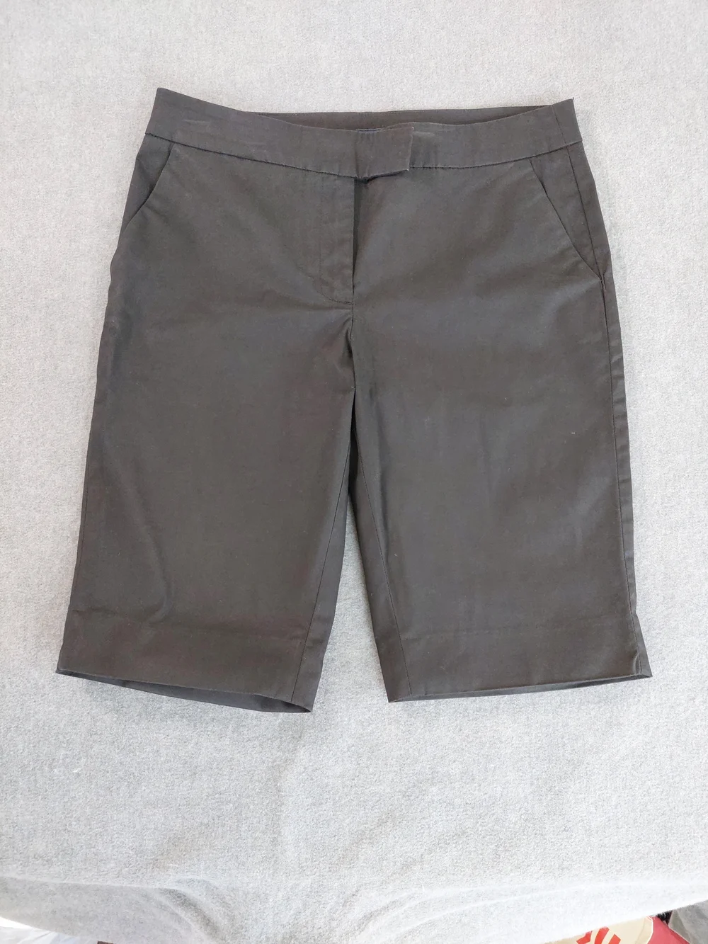 Jones New York Signature Black Stretch Bermuda Shorts Size 4 Minimalist Office - Picture 1 of 12